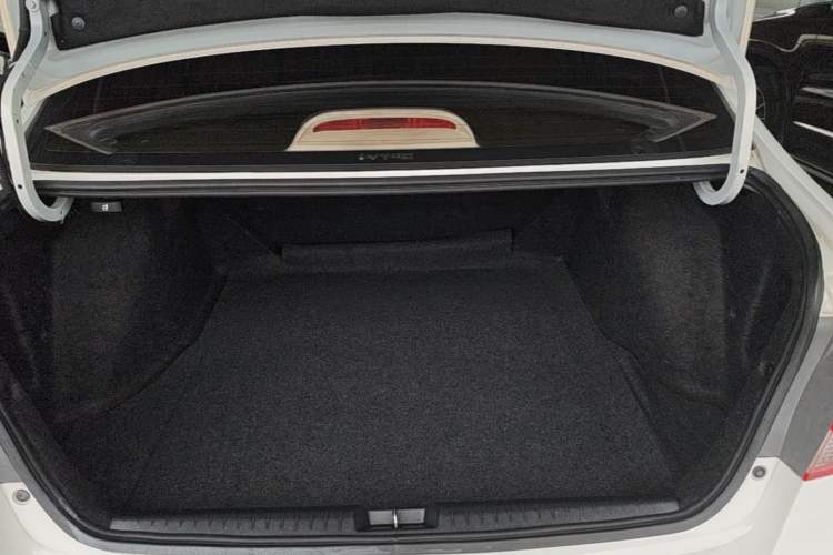 Used CIIMO 2015 1.8L Automatic Comfort Edition Trunk