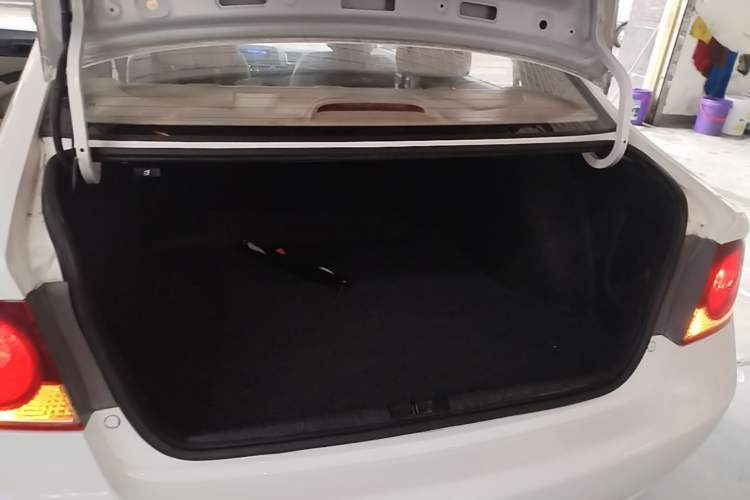 Used CIIMO 2015 1.8L Automatic Comfort Edition Trunk