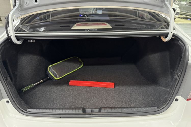 Used CIIMO 2015 1.8L Automatic Comfort Edition Trunk