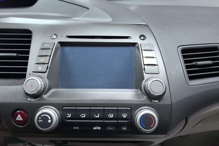 Used CIIMO 2015 1.8L Automatic Comfort Edition Audio And AC Panel