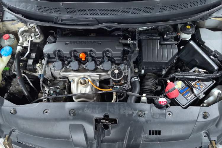 Used CIIMO 2015 1.8L Automatic Comfort Edition Engine Bay