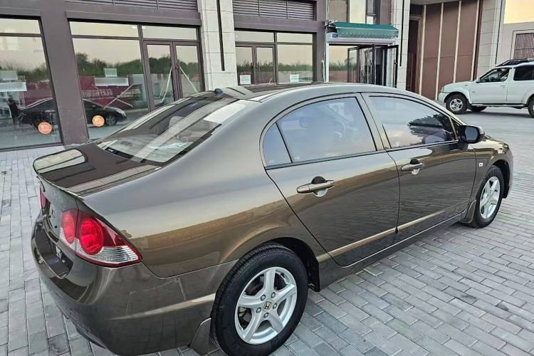 Used CIIMO 2015 1.8L Automatic Comfort Edition Exterior 3