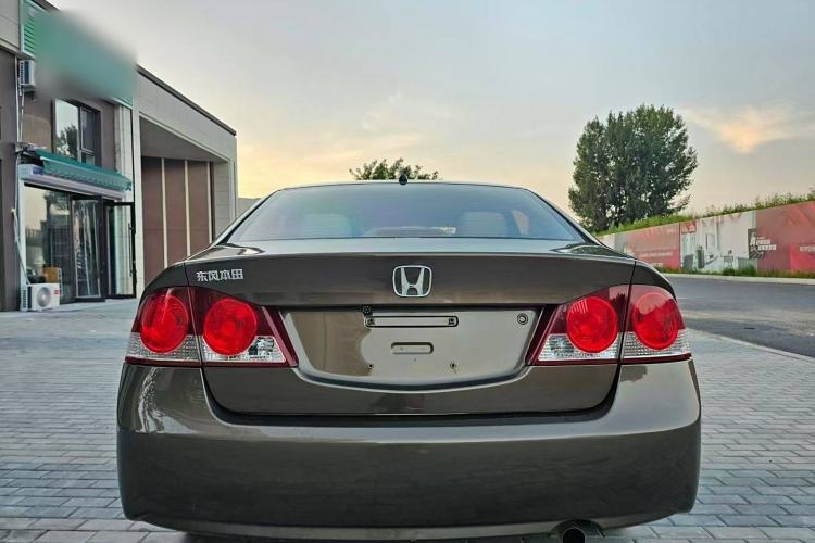 Used CIIMO 2015 1.8L Automatic Comfort Edition Exterior 4