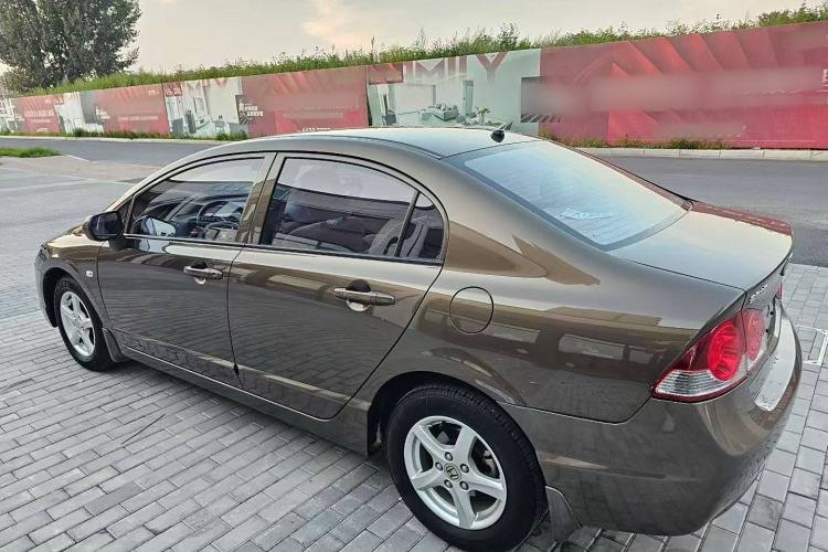 Used CIIMO 2015 1.8L Automatic Comfort Edition Exterior 5