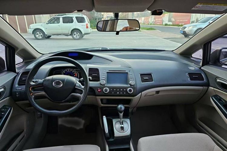 Used CIIMO 2015 1.8L Automatic Comfort Edition Interior 1