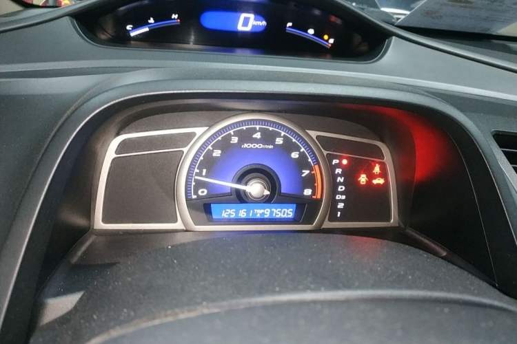 Used CIIMO 2015 1.8L Automatic Comfort Edition Odometer Close Up