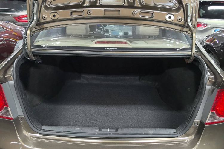 Used CIIMO 2015 1.8L Automatic Comfort Edition Trunk