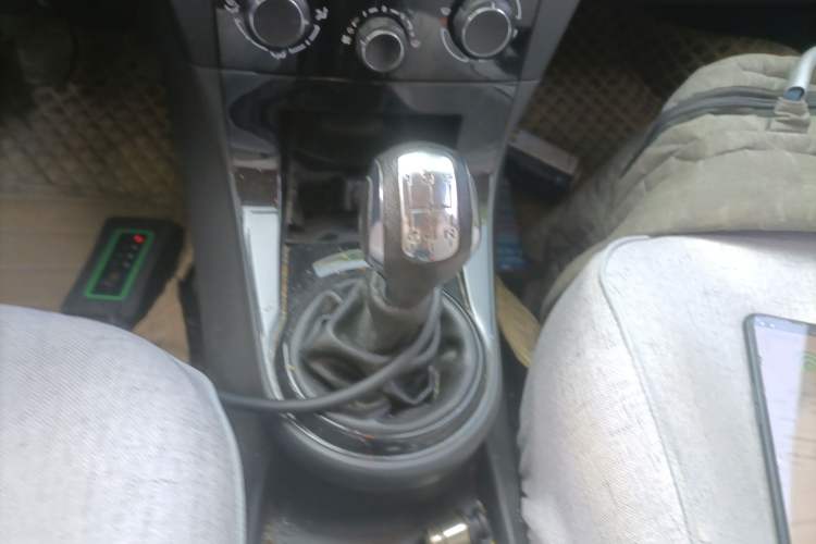Used Citroen C-Quatre 2013 Sedan 1.6L Manual - Prestige Model Gear Lever