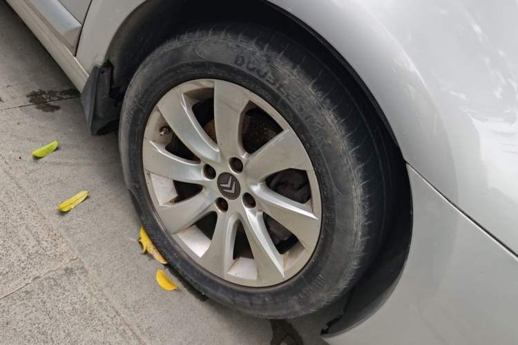 Used Citroen C-Quatre 2009 Sedan 2.0L Automatic Fashion Edition Right Front Wheel Hub