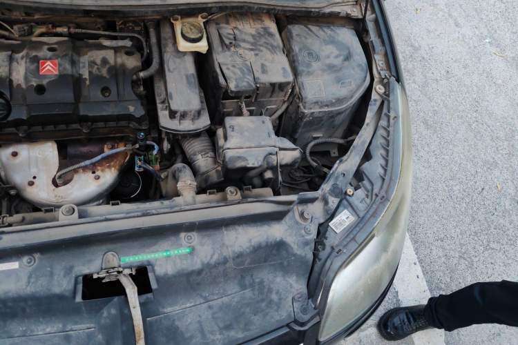 Used Citroen C-Quatre 2010 Sedan 1.6L Manual Shangle Version Engine Bay Left