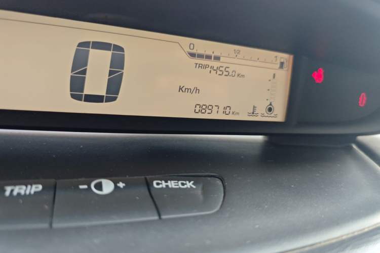 Used Citroen C-Quatre 2010 Hatchback 1.6L Manual Shangle Edition Odometer Close Up