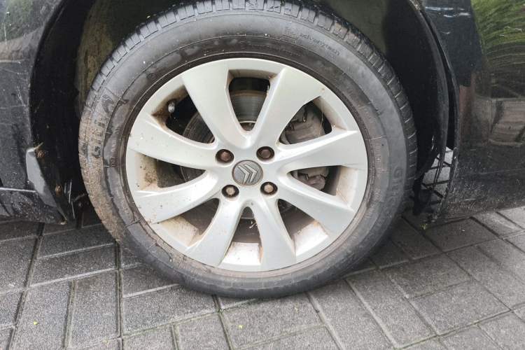 Used Citroen C-Quatre 2011 Sedan 1.6L Manual Champion Edition Right Front Wheel Hub