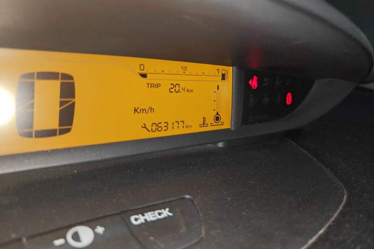 Used Citroen C-Quatre 2011 Hatchback 1.6L Automatic XuanYa Model Odometer Close Up