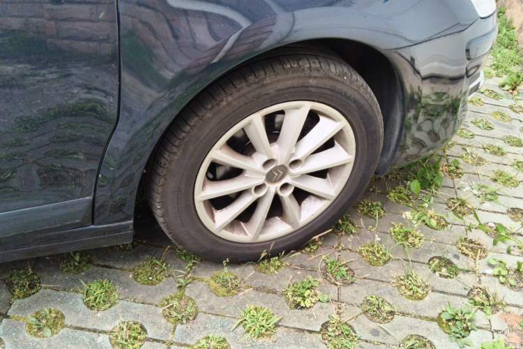 Used Citroen C-Quatre 2011 Hatchback 2.0L Manual Jingya Model Right Front Wheel Hub