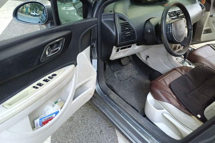 Used Citroen C-Quatre 2011 Sedan 1.6L Automatic Fashion Edition Driver Seat