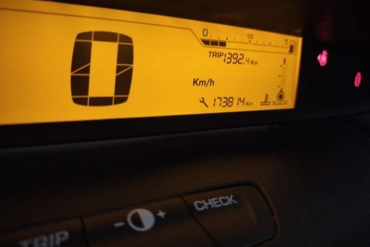 Used Citroen C-Quatre 2011 Hatchback 1.6L Automatic Yueya Model Odometer Close Up