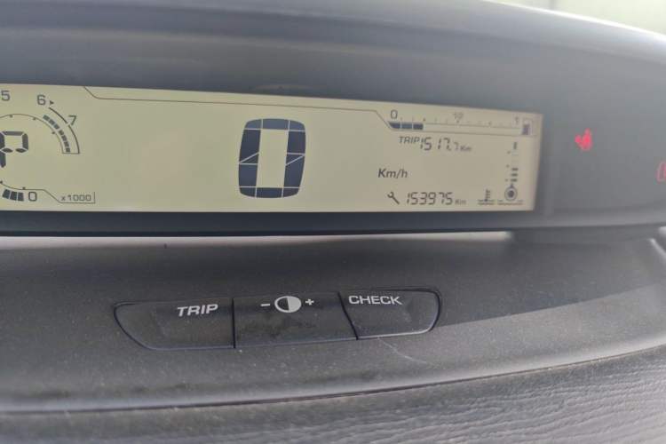 Used Citroen C-Quatre 2011 Hatchback 2.0L Automatic Jingya Model Odometer Close Up