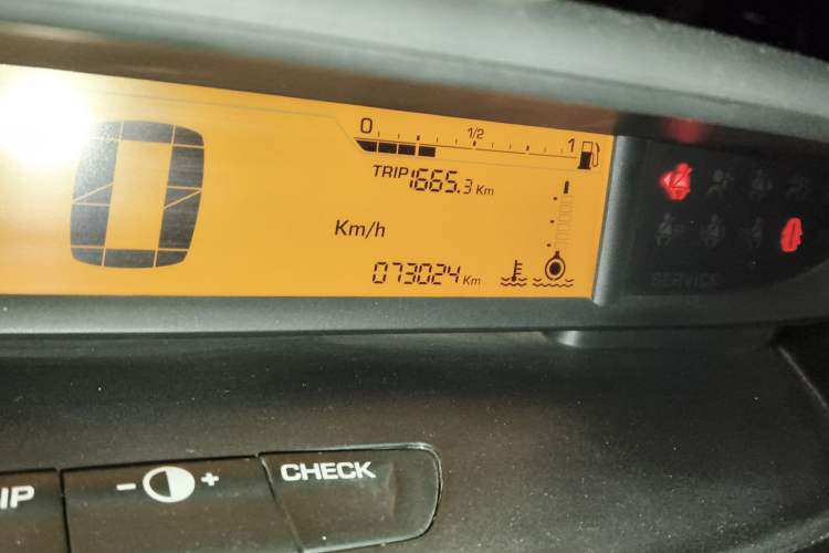 Used Citroen C-Quatre 2011 Hatchback 1.6L Manual XuanYa Model Odometer Close Up