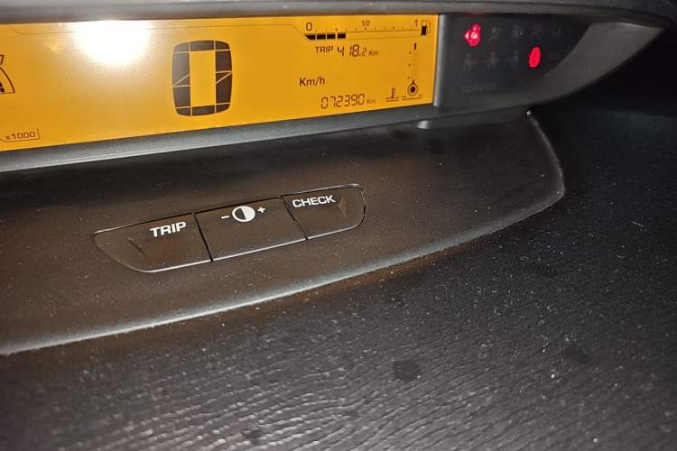 Used Citroen C-Quatre 2011 Hatchback 1.6L Automatic XuanYa Model Odometer Close Up