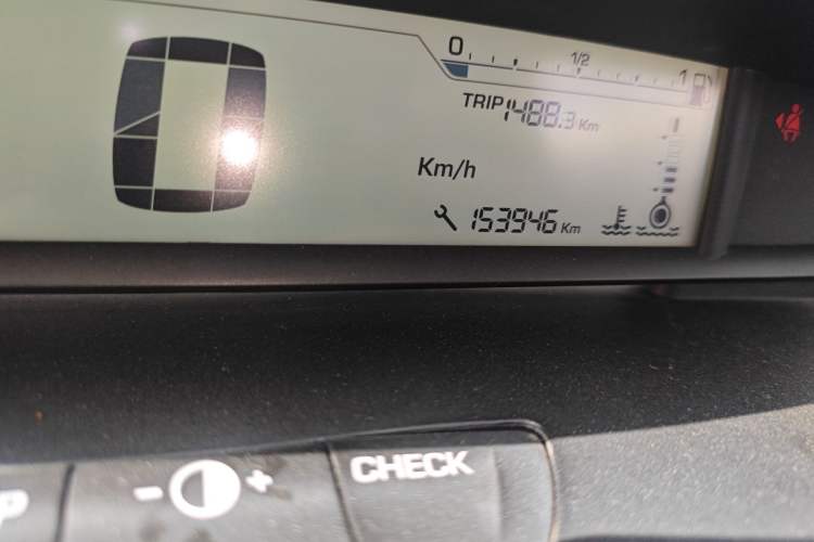 Used Citroen C-Quatre 2011 Hatchback 2.0L Automatic Jingya Model Odometer Close Up