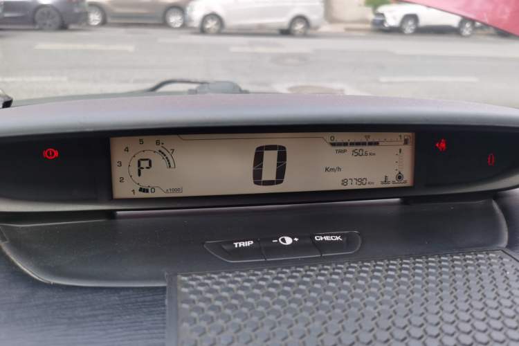 Used Citroen C-Quatre 2011 Hatchback 1.6L Automatic XuanYa Model Odometer Close Up