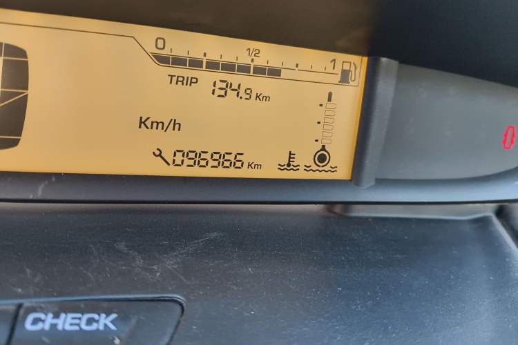 Used Citroen C-Quatre 2011 Hatchback 1.6L Automatic XuanYa Model Odometer Close Up