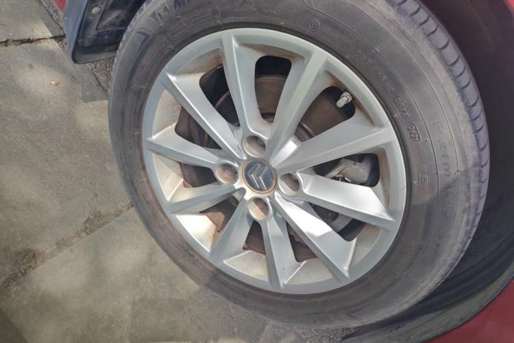 Used Citroen C-Quatre 2011 Hatchback 2.0L Automatic Jingya Model Right Front Wheel Hub