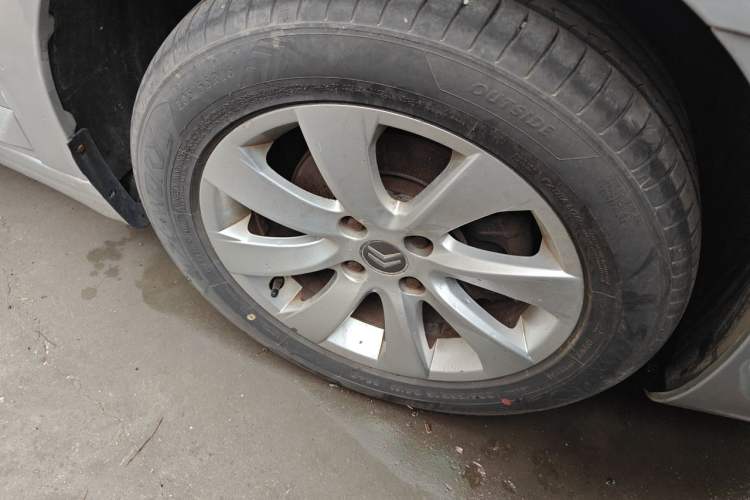 Used Citroen C-Quatre 2011 Sedan 1.6L Manual Fashion Edition Right Front Wheel Hub