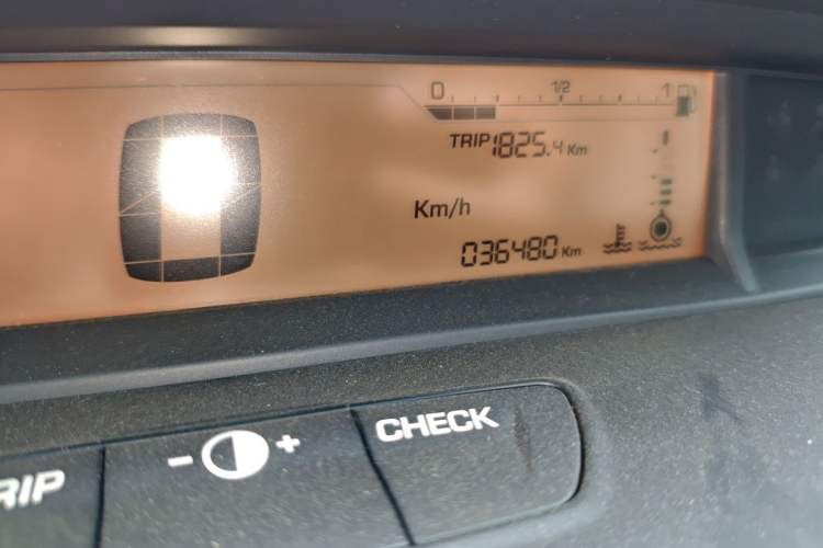Used Citroen C-Quatre 2012 Hatchback 1.6L Manual LeShang Model Odometer Close Up