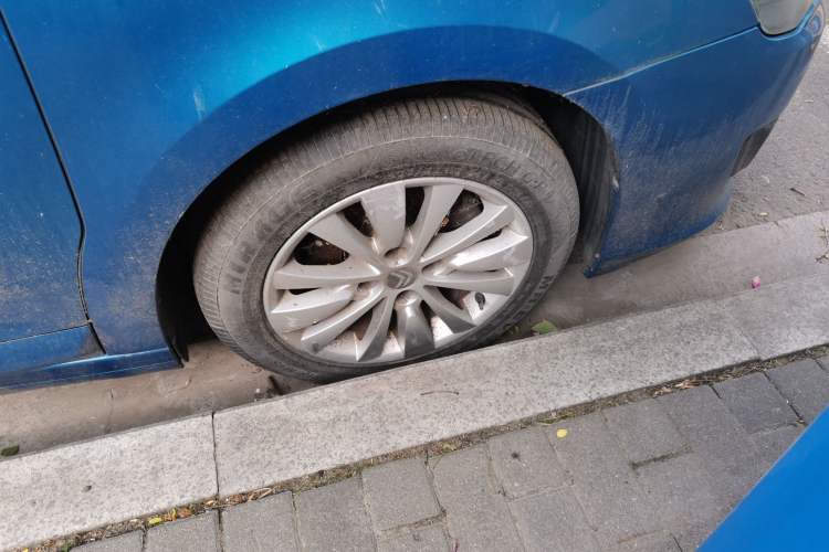 Used Citroen C-Quatre 2012 Hatchback 1.6L Automatic LeShang Model Right Front Wheel Hub