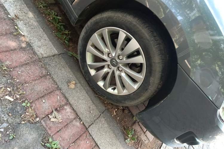 Used Citroen C-Quatre 2012 Sedan 1.6L Manual Prestige Model Right Front Wheel Hub