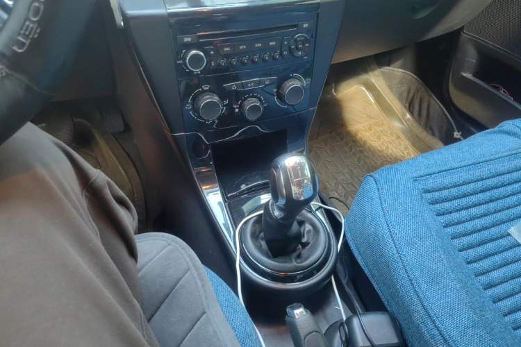 Used Citroen C-Quatre 2012 Sedan 1.6L Manual Prestige Model Gear Lever