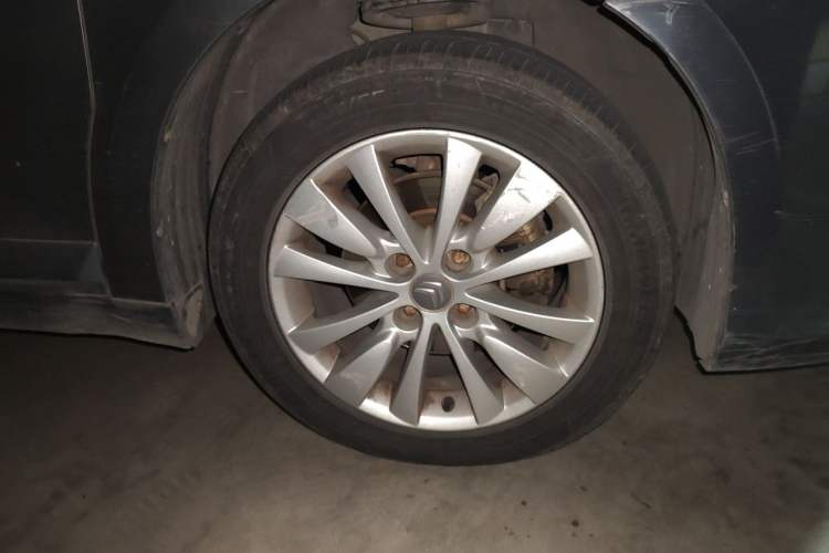 Used Citroen C-Quatre 2012 Sedan 1.6L Manual Prestige Model Right Front Wheel Hub