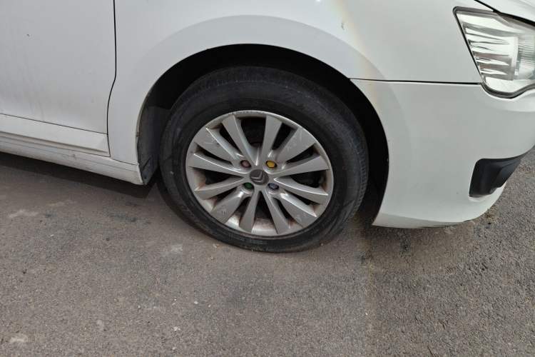 Used Citroen C-Quatre 2012 Sedan 1.6L Manual Prestige Model Right Front Wheel Hub