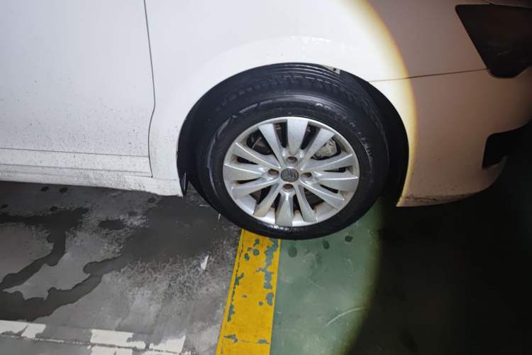 Used Citroen C-Quatre 2012 Sedan 1.6L Manual Prestige Model Right Front Wheel Hub