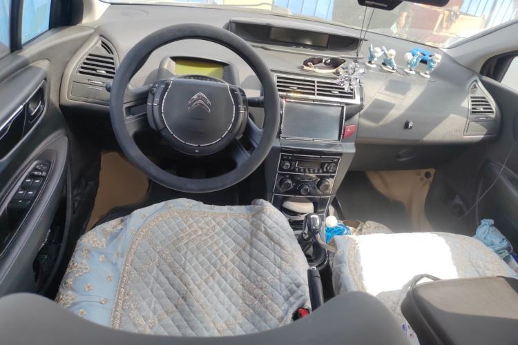 Used Citroen C-Quatre 2013 1.6L Manual Prestige CNG Model Center Console