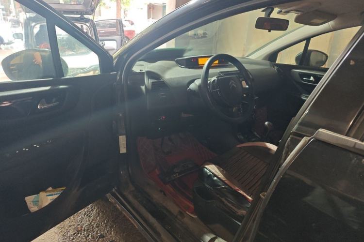 Used Citroen C-Quatre 2013 1.6L Manual Prestige CNG Model Driver Seat