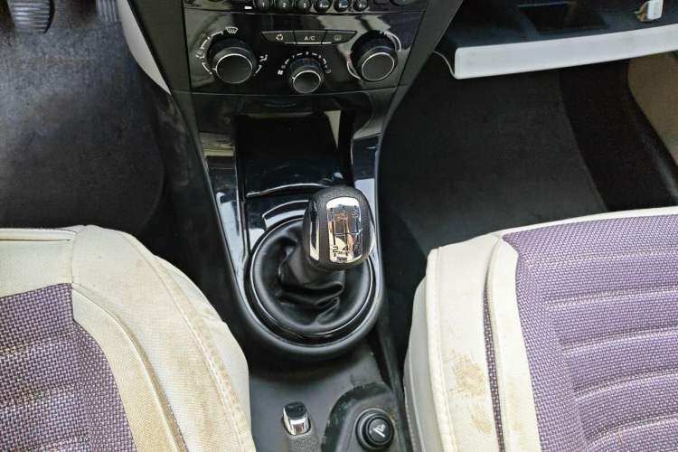 Used Citroen C-Quatre 2013 Sedan 1.6L Manual - Prestige Model Gear Lever