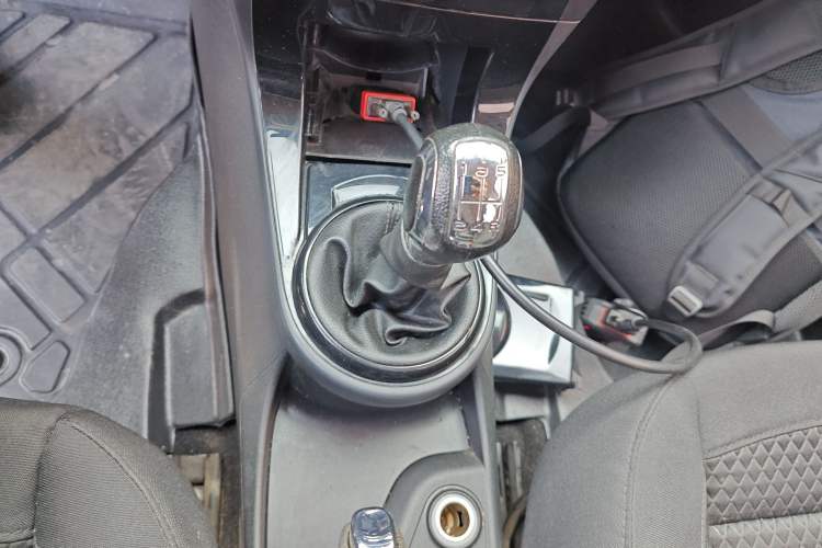 Used Citroen C-Quatre 2013 Sedan 1.6L Manual - Prestige Model Gear Lever