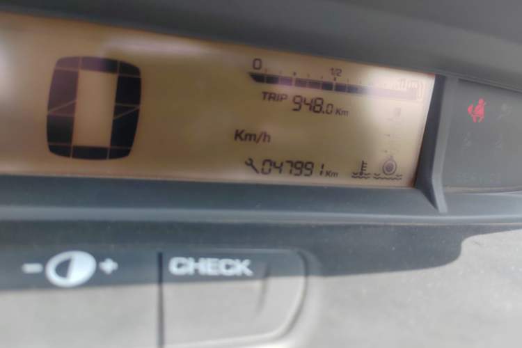 Used Citroen C-Quatre 2013 1.6L Manual Prestige CNG Model Odometer Close Up