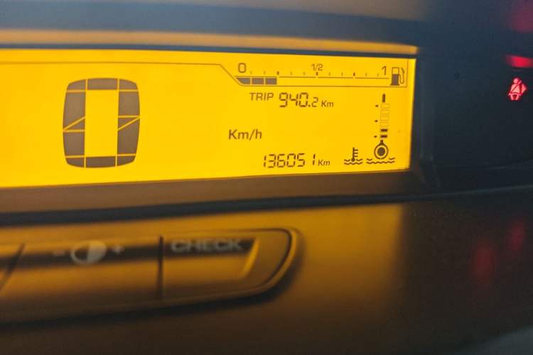 Used Citroen C-Quatre 2013 1.6L Manual Prestige CNG Model Odometer Close Up