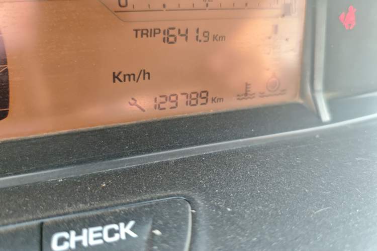 Used Citroen C-Quatre 2013 1.6L Manual Prestige CNG Model Odometer Close Up