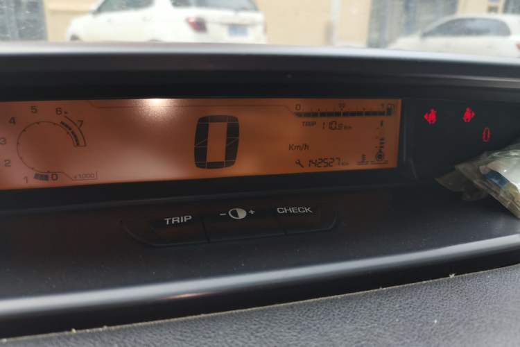 Used Citroen C-Quatre 2013 1.6L Manual Prestige CNG Model Odometer Close Up