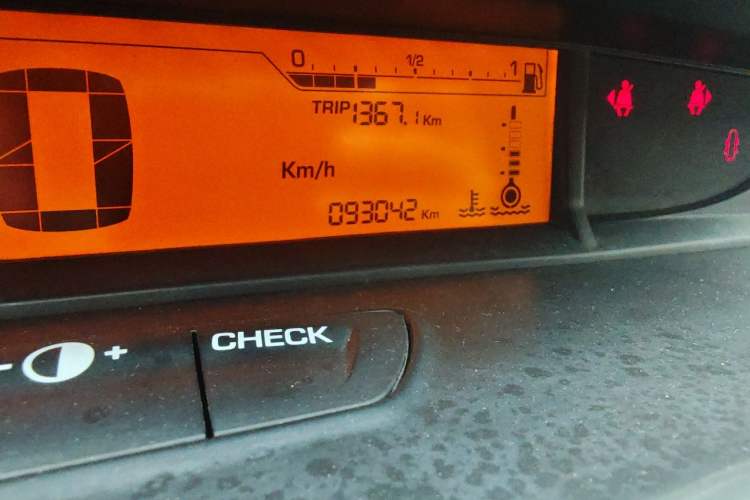 Used Citroen C-Quatre 2013 1.6L Manual Prestige CNG Model Odometer Close Up