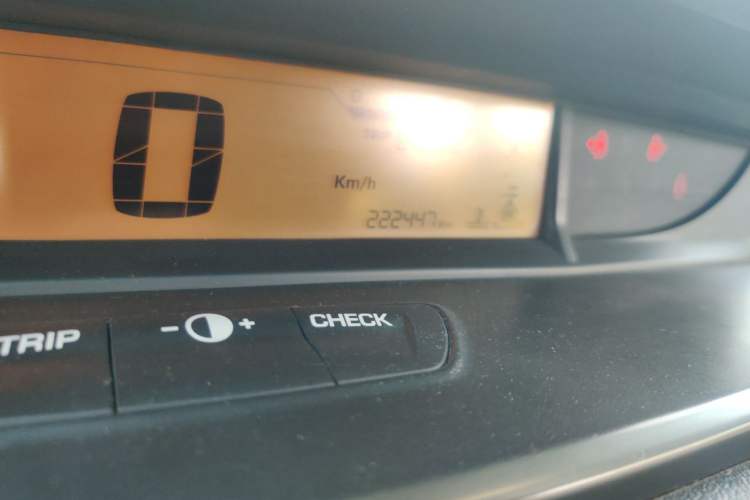 Used Citroen C-Quatre 2013 1.6L Manual Prestige CNG Model Odometer Close Up