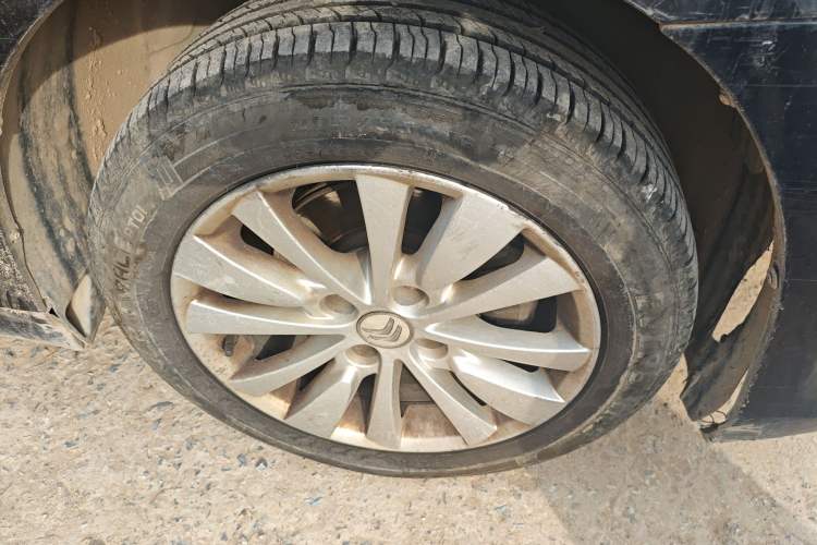 Used Citroen C-Quatre 2013 1.6L Manual Prestige CNG Model Right Front Wheel Hub