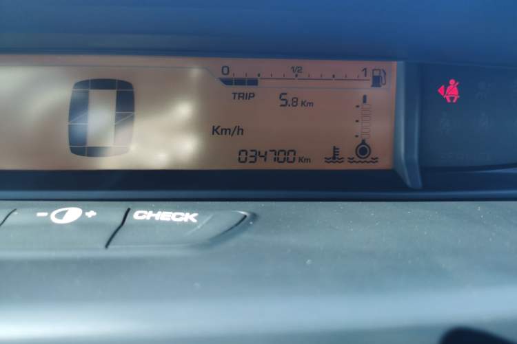 Used Citroen C-Quatre 2013 CROSS 1.6L Automatic Odometer Close Up