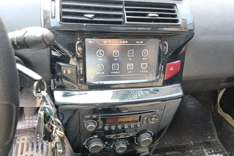 Used Citroen C-Quatre 2013 1.6L Manual Prestige CNG Model Audio And AC Panel