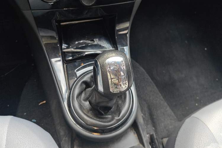 Used Citroen C-Quatre 2013 Sedan 1.6L Manual - Prestige Model Gear Lever