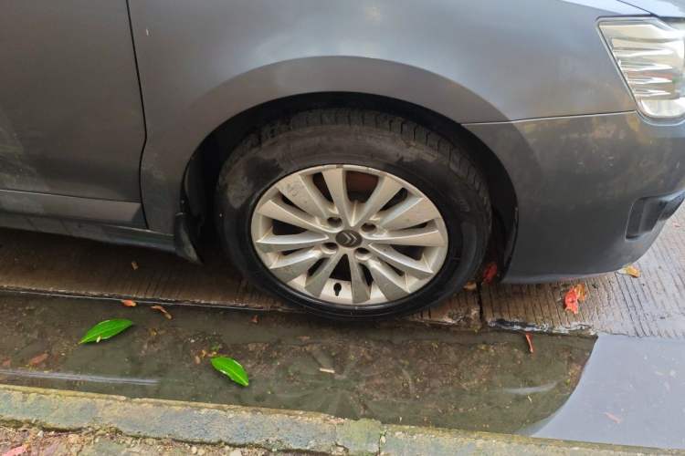 Used Citroen C-Quatre 2013 Sedan 1.6L Manual - Prestige Model Right Front Wheel Hub